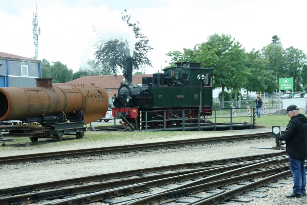 230702 215 Bruchhausen Vilsen Bw DEV Lok Hermann auf Drehscheibe